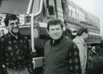 Ing. Krpec se Zdenkem Kahánkem při odjezdu z Kopřivnice na start Rally Paříž-Dakar 1990.